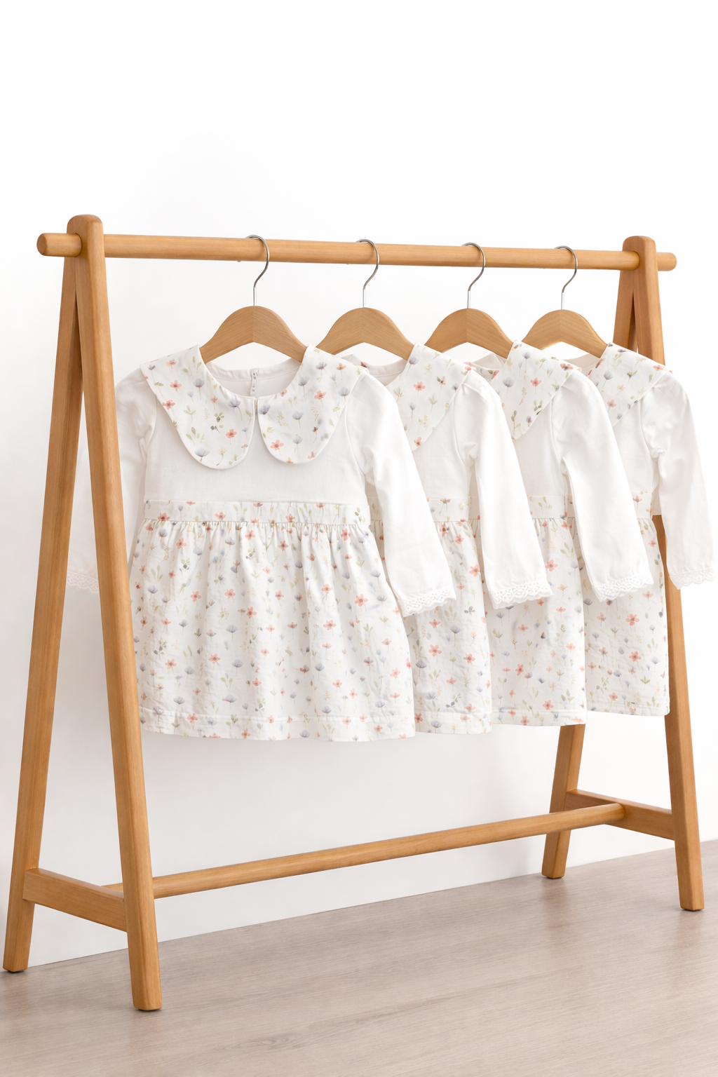 Rochița cu Guler Floral - Alb cu Flori Delicate 3-24 luni
